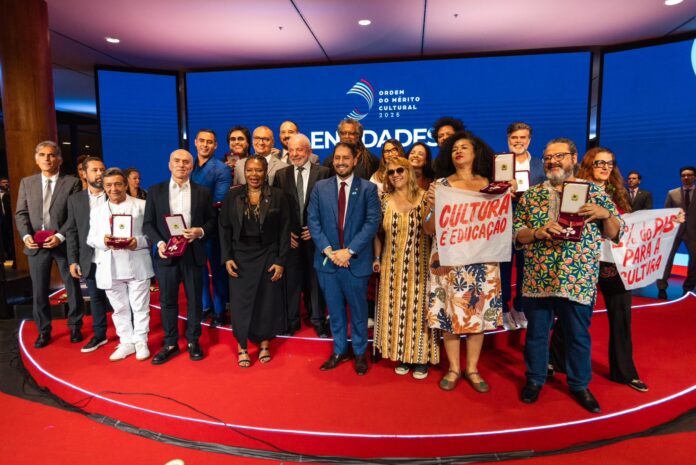 Boi-Bumbá Garantido é homenageado com a mais alta distinção cultural do Brasil no Rio de Janeiro