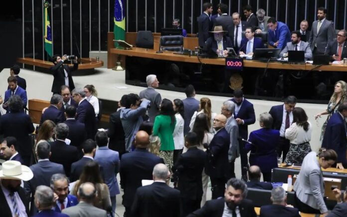 Deputados Federais Aprovaram Reajuste Salarial para Servidores Públicos em Votação Histórica