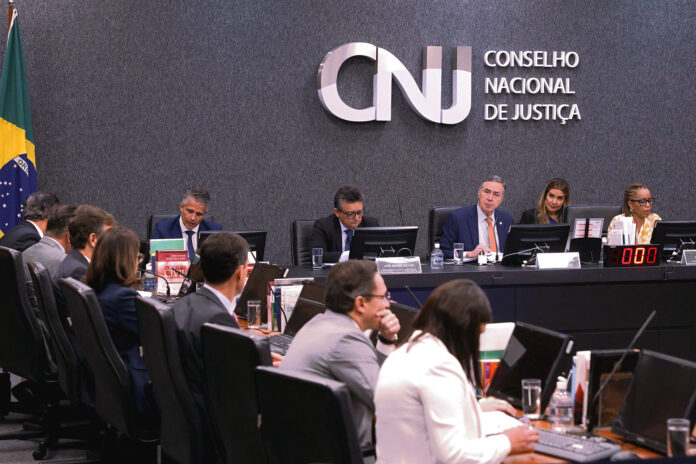 CNJ determina afastamento de juíza do TJAM devido à inércia processual e não cumprimento de metas estabelecidas