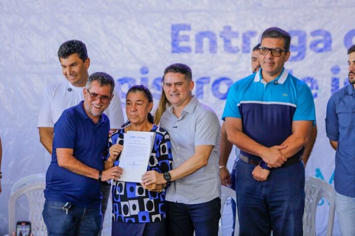 Prefeitura de Manaus concede 403 títulos de propriedade a famílias do Novo Reino 1