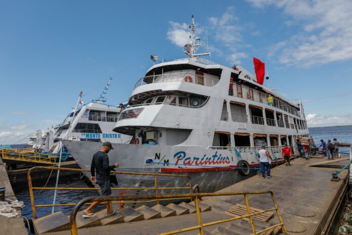 Demanda por passagens de barco aumenta significativamente com a aproximação do Festival de Parintins