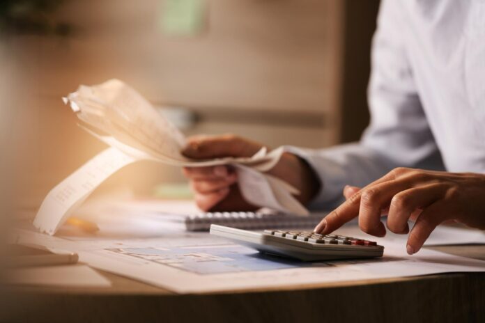 Mais de 67% dos brasileiros planejam utilizar a restituição do Imposto de Renda para quitar dívidas financeiras
