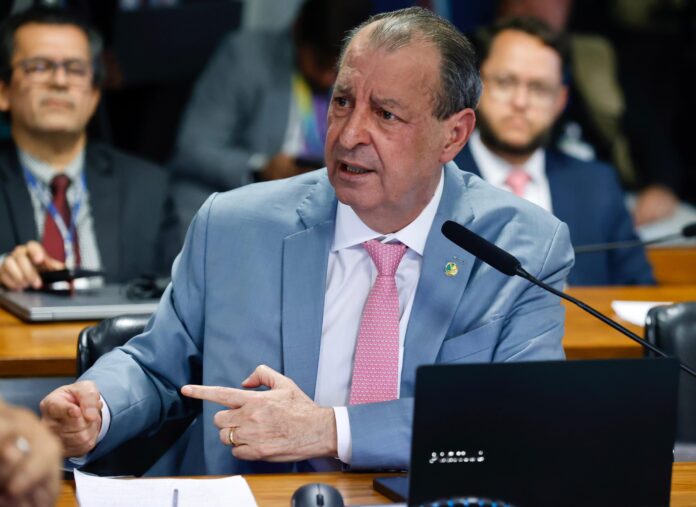 Omar Aziz exige ação do governo em relação à BR-319: “Busco soluções concretas!”