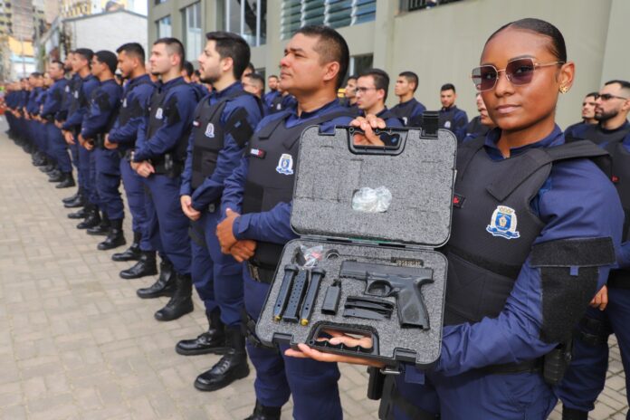 David Almeida revela aquisição de mil armas e criação de fundo para estabelecer Polícia Municipal em Manaus
