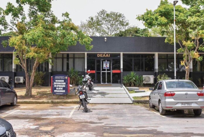 Adolescente de 17 anos desrespeita policiais durante abordagem em Manaus após ameaças a outra jovem