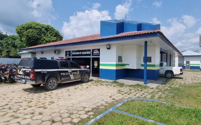 Homem de 32 anos é preso por agredir ex-esposa na presença dos filhos em Tabatinga
