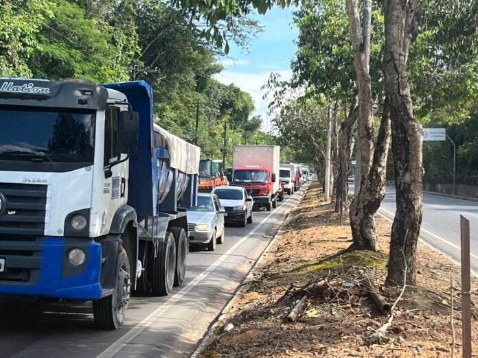 Obras na Avenida do Turismo Progridem, mas Motoristas Sofrem com Caos no Trânsito