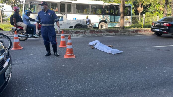 Homem é fatalmente atropelado por motocicleta na Avenida Rodrigo Otávio, em Manaus