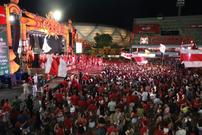 Fins de semana em Manaus são animados pelos eventos do Boi-Bumbá Garantido