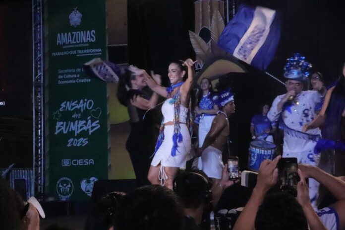 Tributo a Arlindo Júnior marca o emocionante encerramento do Último Bar do Boi Caprichoso