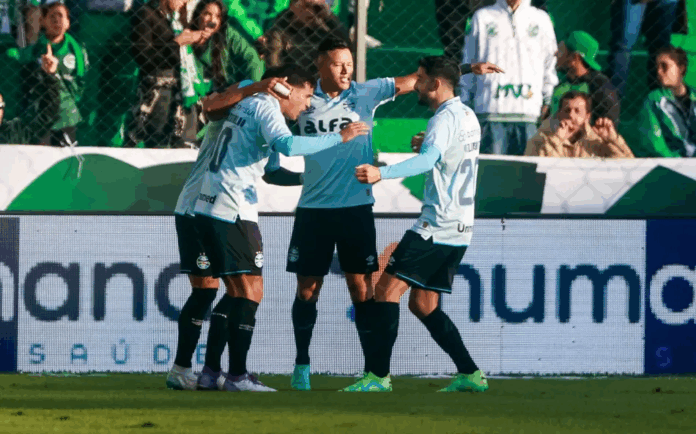 Grêmio supera Juventude, afunda rival na zona de rebaixamento e avança para o top 10 do Brasileirão
