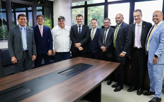 Renato Junior Fortalece Laços entre Executivo e Legislativo em Visita à Câmara Municipal de Manaus