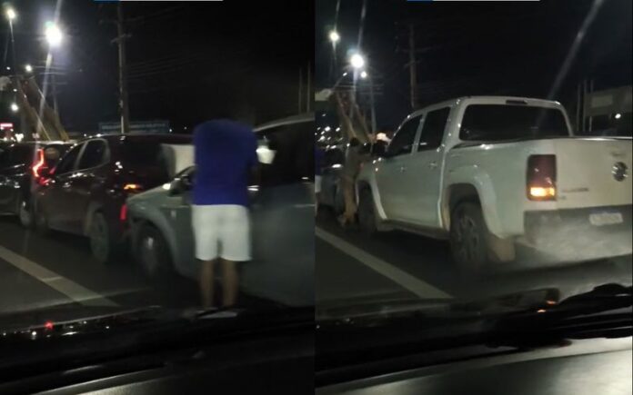 Carros se alinham em fila indiana após colisão na avenida Torquato Tapajós
