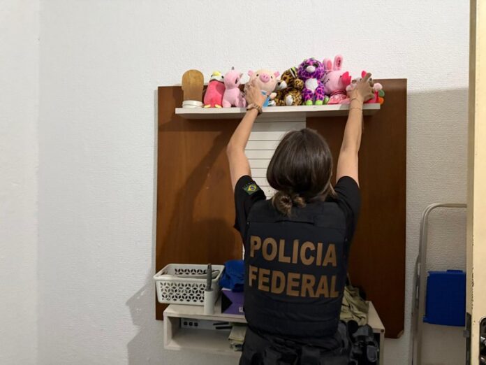 PF detém irmãos em Manaus por crimes de abuso sexual infantil online