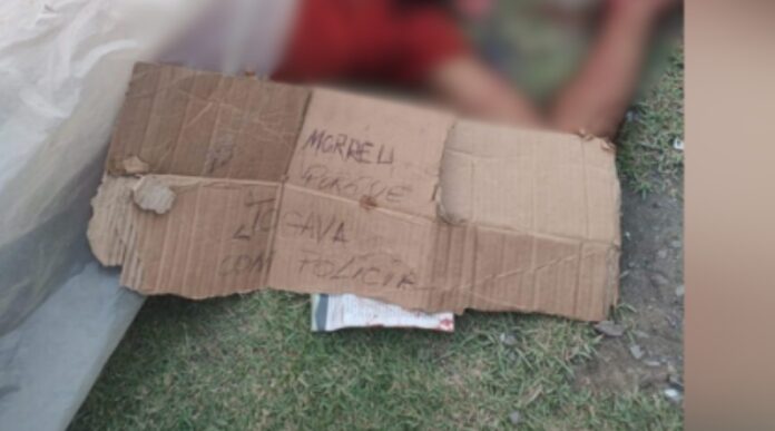 Homem encontrado esfaqueado no Centro de Manaus deixa bilhete: ‘jogava com a polícia’