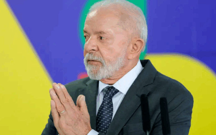 Aprovação de Lula despenca em meio a turbulências políticas e econômicas