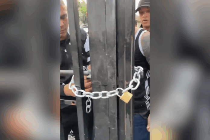 Torcidas Organizadas do Corinthians Ocupam Sede em Protesto Contra Gestão Atual