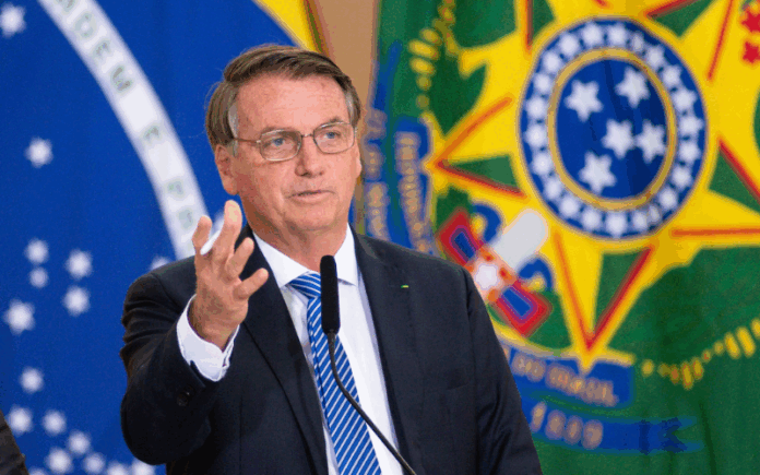 Bolsonaro refuta à PF qualquer solicitação de sanções dos EUA contra o ministro Moraes