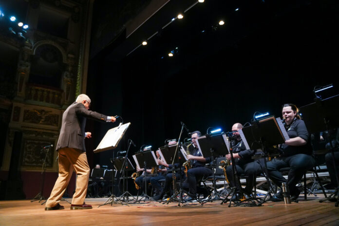 Abertura do Amazonas Green Jazz Festival encanta público no Teatro Amazonas