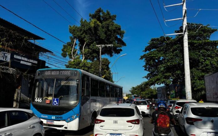 Rodoviários de Manaus sinalizam possível greve de ônibus para esta segunda-feira