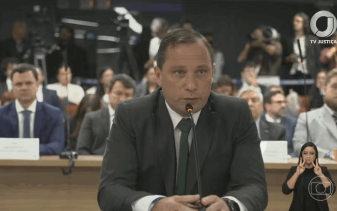 Moraes rejeita solicitação e garante a presença de Mauro Cid nos próximos depoimentos do STF