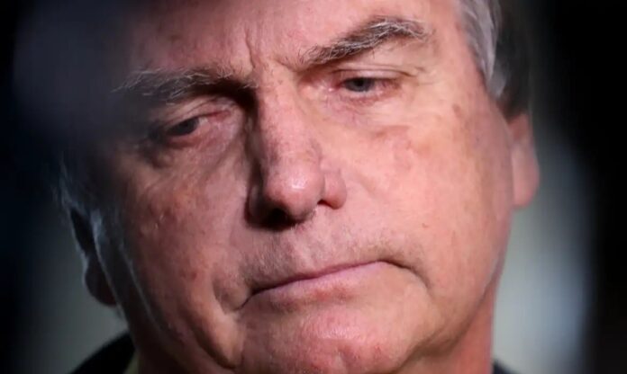 Bolsonaro pode enfrentar prisão até outubro, segundo avaliações de aliados e advogados