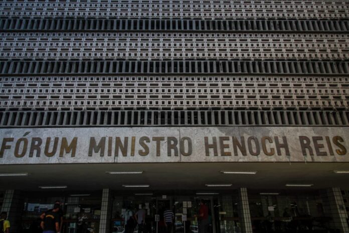 Homem é Sentenciado a 19 Anos de Prisão por Tentativa de Homicídio Qualificado Contra Ex-Companheira em Manaus