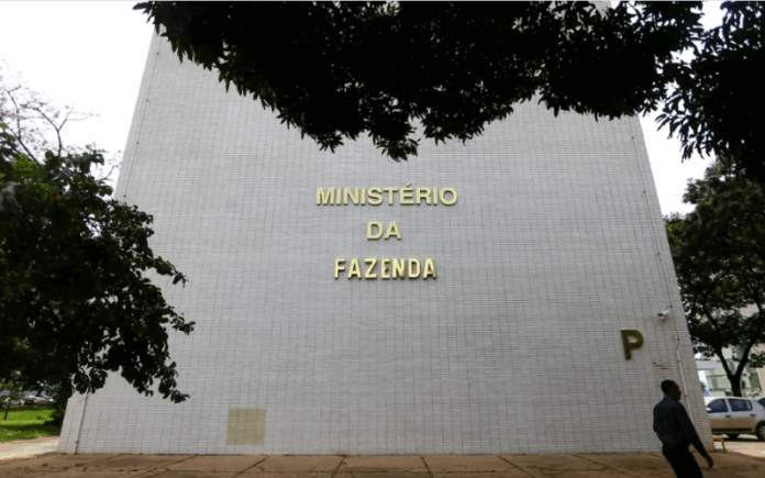 Haddad revela novo pacote fiscal com alterações significativas no IOF