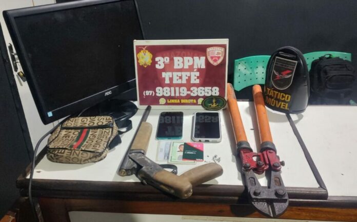 Pirata de rio é abatido em confronto com a polícia durante assalto a balsa no Amazonas