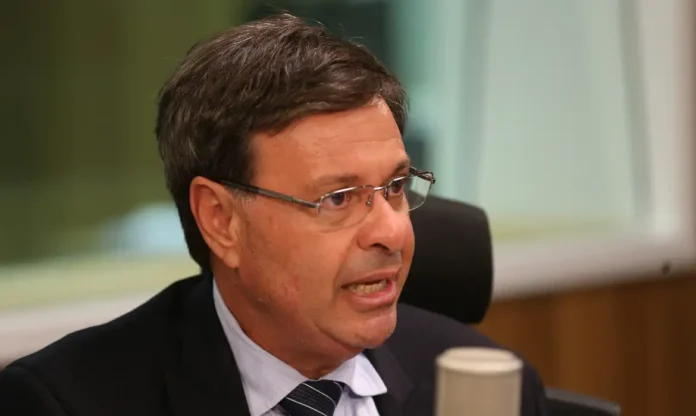 Ex-ministro do Turismo Gilson Machado é detido pela Polícia Federal em investigação sobre passaporte português