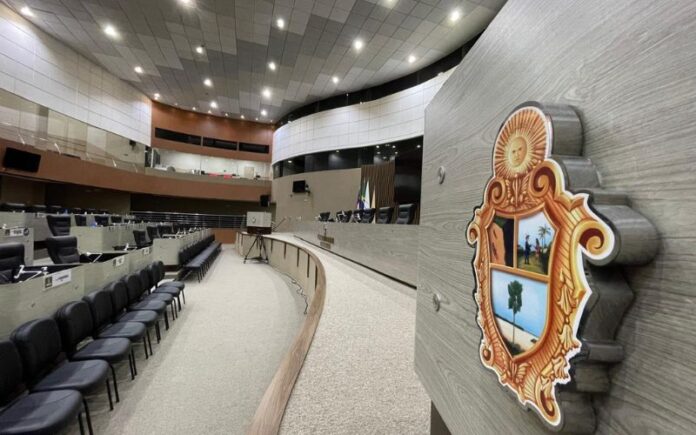 Vereadores acumulam faltas e continuam recebendo R$ 172 mil sem comparecer ao trabalho em Manaus