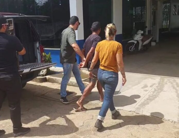Homem é detido após assassinar rival por ciúmes em embarcação no interior do Amazonas