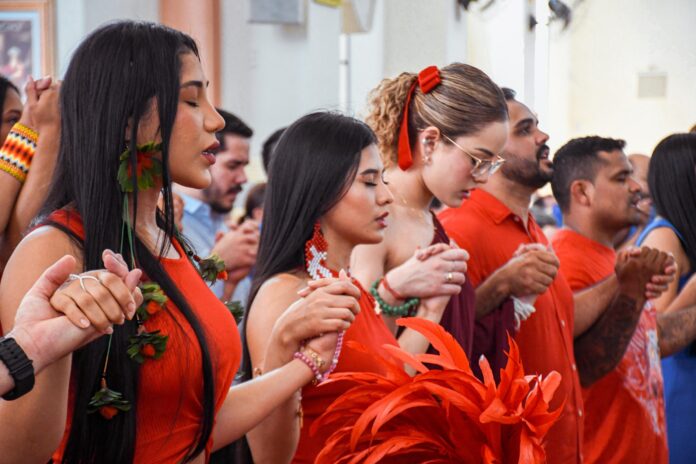 Garantido prestigia missa em ação de graças pelo Festival de Parintins