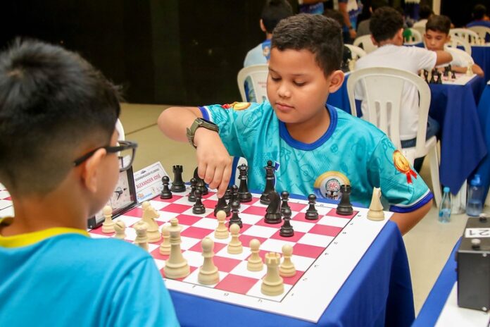 Estudantes de Manaus brilham no xadrez das Municipíadas