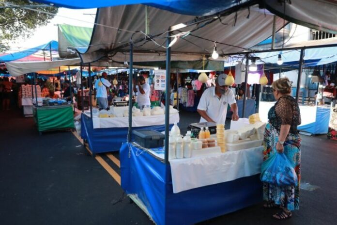 Feira da Aparecida passa por reparos, mas mantém atendimento ao público