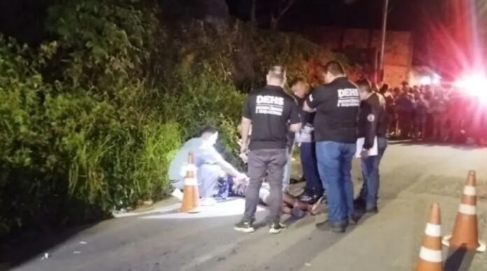 Homem é morto com 10 tiros e encontrado caído sobre moto em Manaus