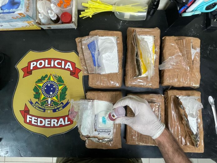 PF prende mulher com 7,8 kg de cocaína ao desembarcar no Aeroporto de Manaus