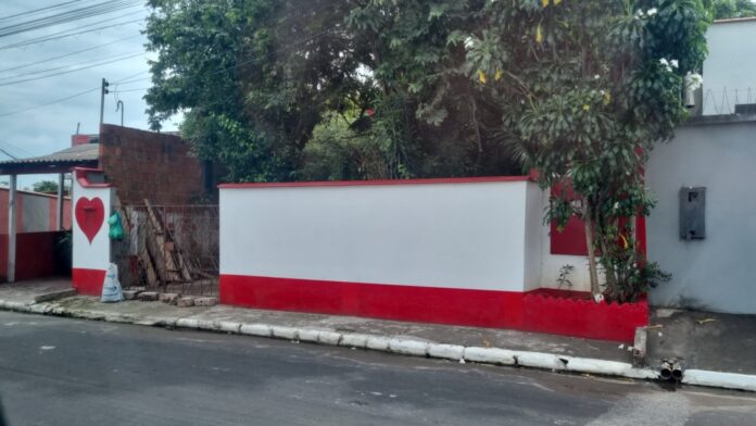 No coração de Parintins, casas contam histórias de amor por Garantido e Caprichoso