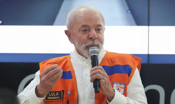 Lula lamenta mortes após queda de balão em Santa Catarina