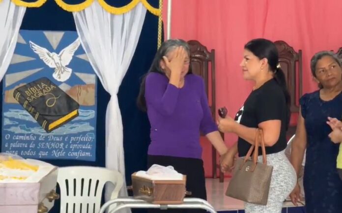 Filha de grávida morta na Djalma Batista foi retirada da barriga para velório