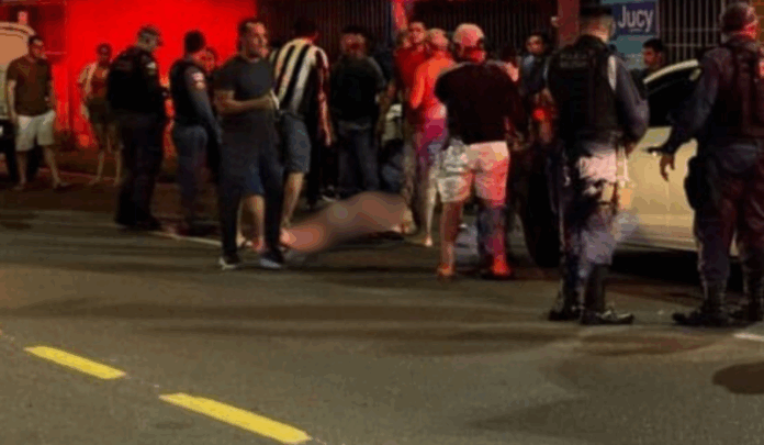 Jogo de futebol termina com homem baleado em Manaus