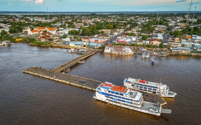 Ipaam entrega licença para novo porto flutuante em Parintins
