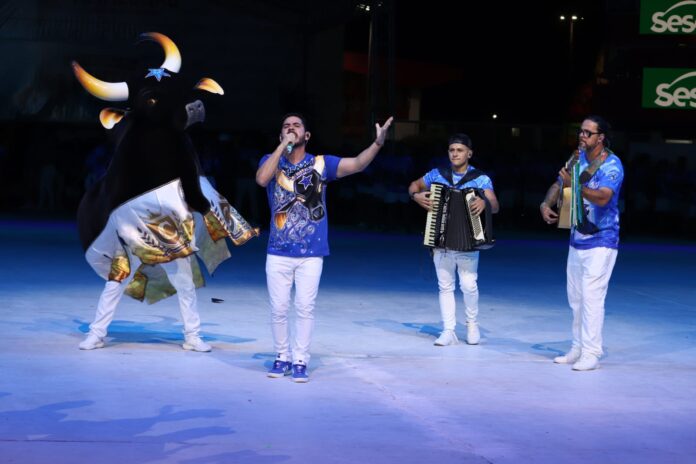 Boi Caprichoso faz ensaio técnico vibrante para Festival de Parintins 2025