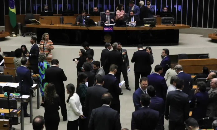 Congresso derruba IOF e AGU nega plano de acionar o STF