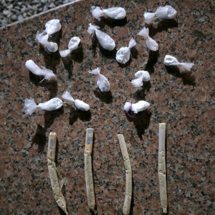 PM prende dupla por tráfico de drogas em Parintins