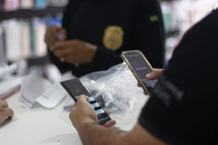 Homem é preso por vender celular roubado na internet em Manaus