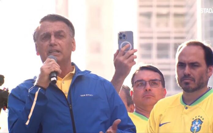 ‘Me deem 50% da Câmara e do Senado que mudo o destino do Brasil’, diz Bolsonaro