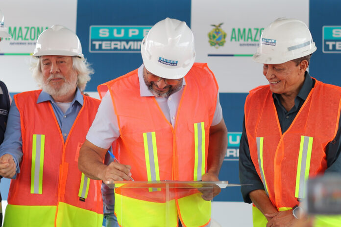 Governador firma parceria para construção de primeira usina a gás natural