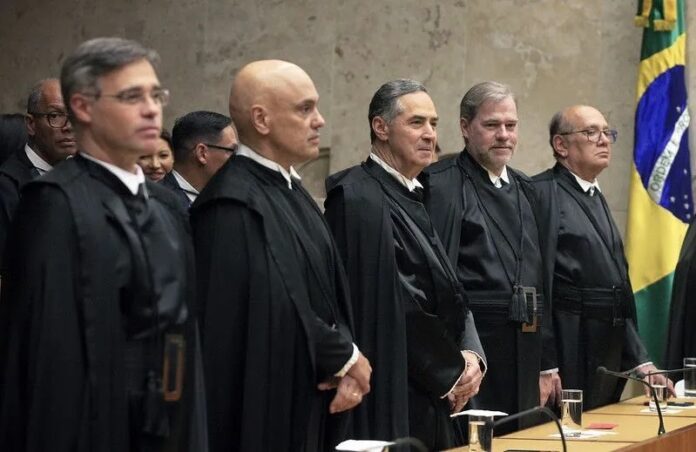 Senador cobra proposta que limita mandato de ministros do STF