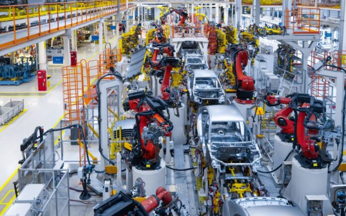 Produção industrial cai 0,5% em maio, mas sobe 3,3% no ano
